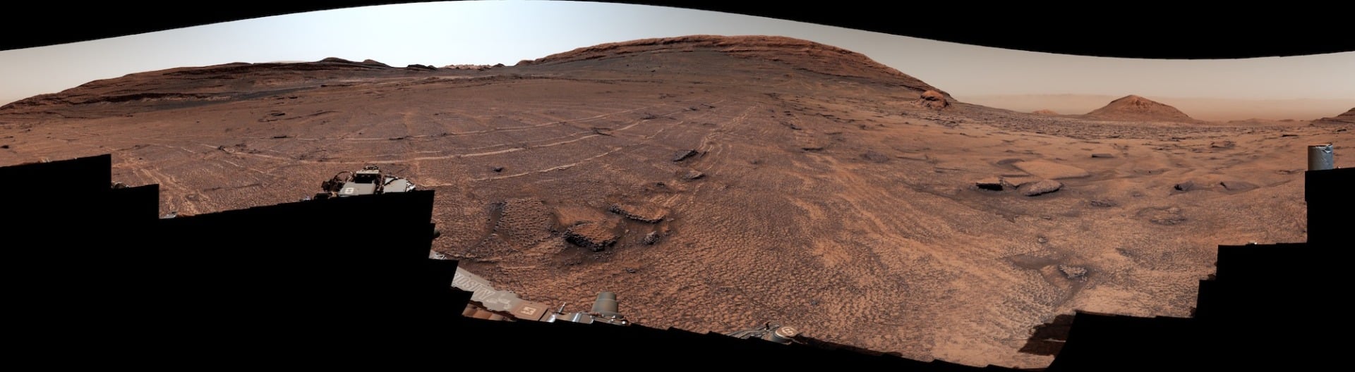 A panorama of the surface of Mars covered in a honeycomb-like pattern