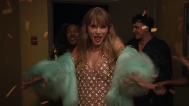Taylor Swift’s Close Pals Are in NYC & Fans Think Its for the Wedding