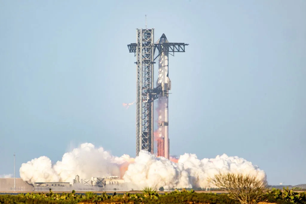 Will SpaceX land anything on Mars before 2030?