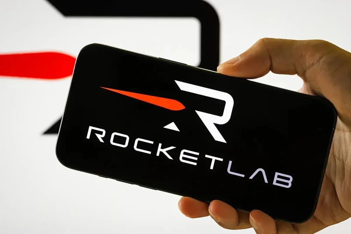 RKLB Stock Rises Overnight: Rocket Lab Completes Major Engine Test Ahead of Neutron’s First Launch