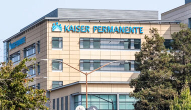 California Kaiser nurses say AI scoring and 15-minute call limits threaten patient care