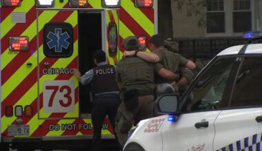Chicago police officer, 1 other hurt amid SWAT investigation in Albany Park, CFD says