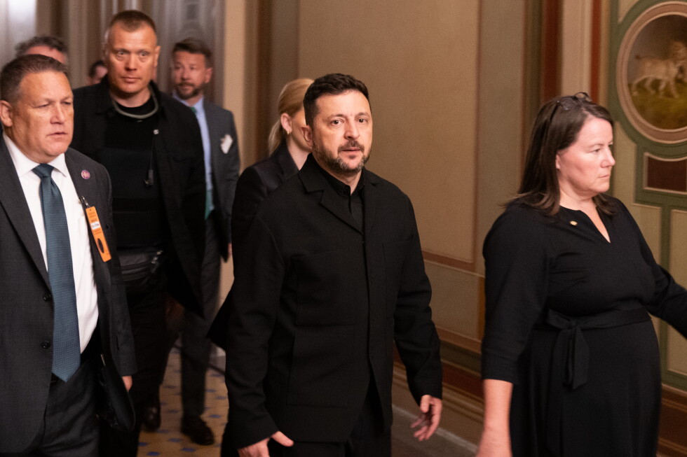 Senate moves on Russian sanctions with Zelenskyy in Capitol