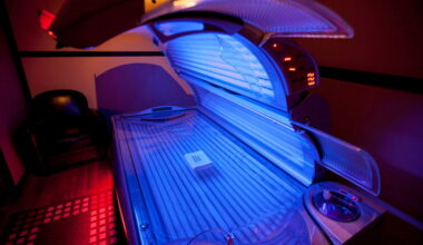 What teens and parents should know as tanning gets hot again