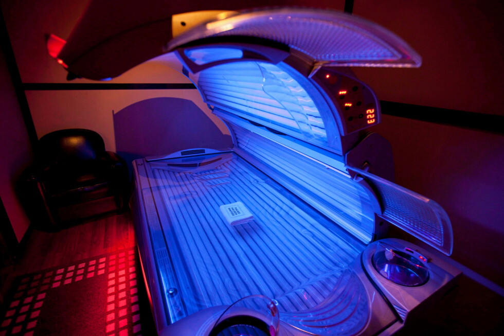 What teens and parents should know as tanning gets hot again