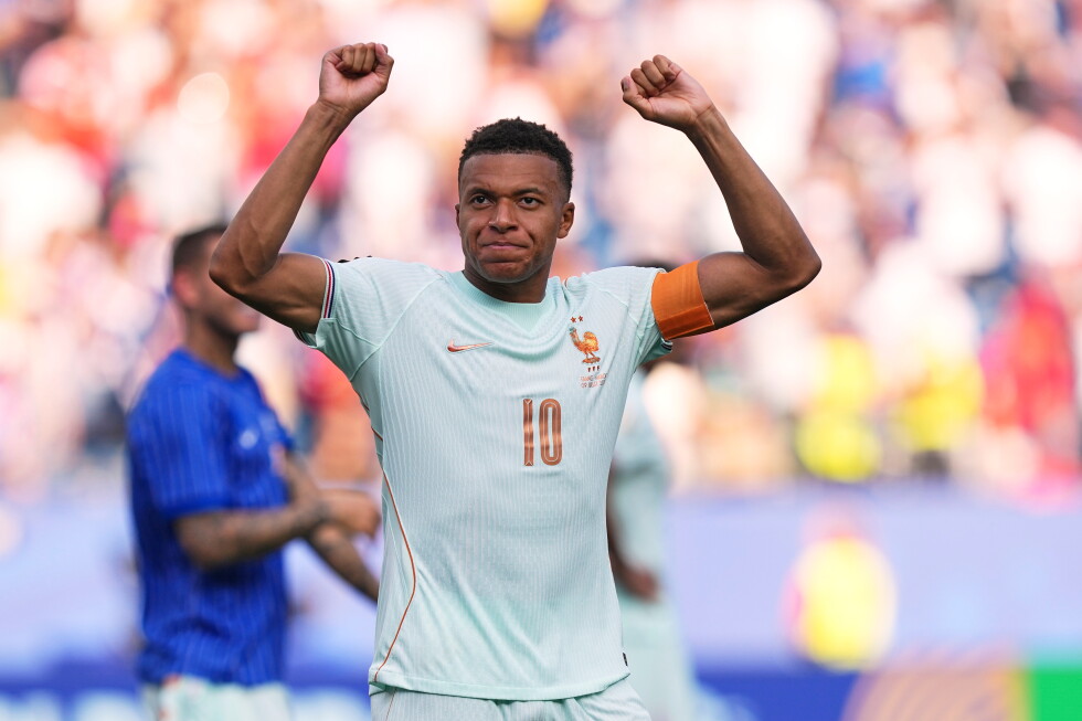 Mbappé scores, France beats Morocco 2-0 in World Cup quarterfinals