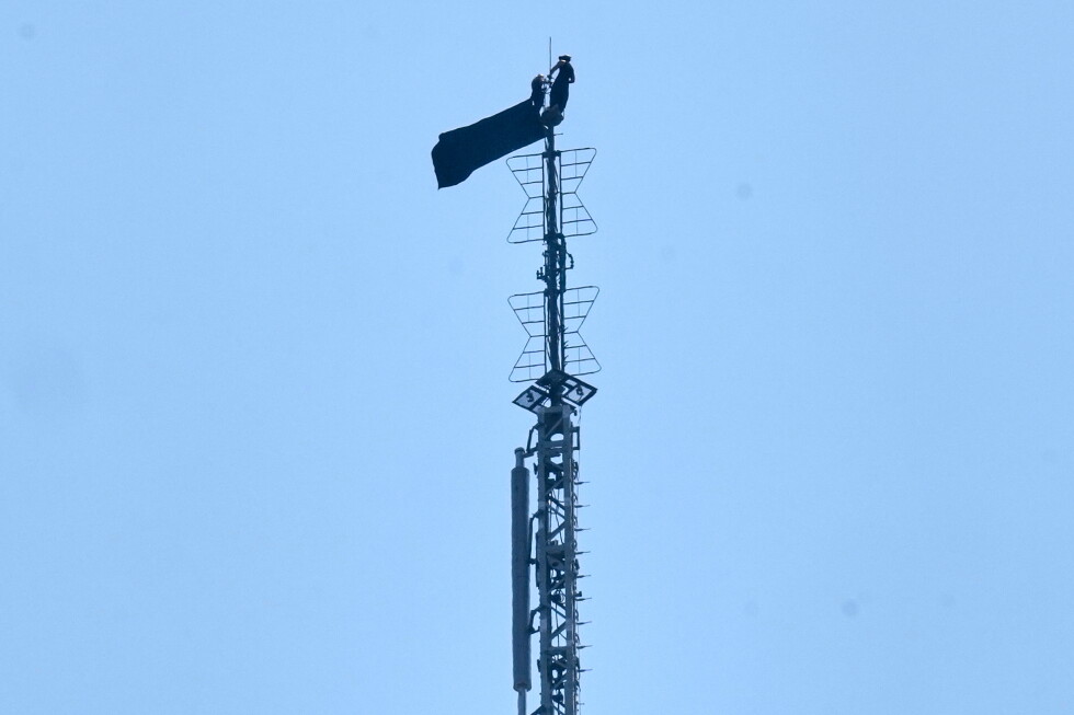 Empire State Building climbers arrested after hanging banner on antenna