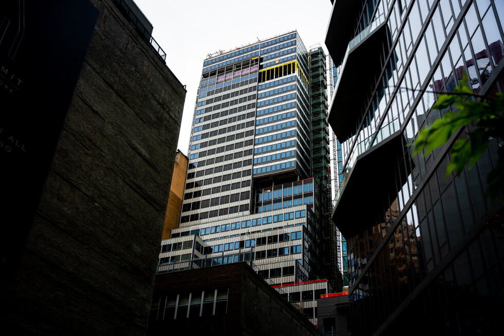 Midtown Manhattan building to be stabilized after columns buckle