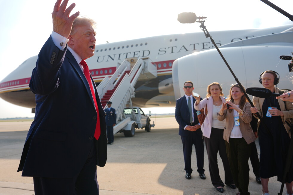 Trump flies on new Air Force One gifted from Qatar