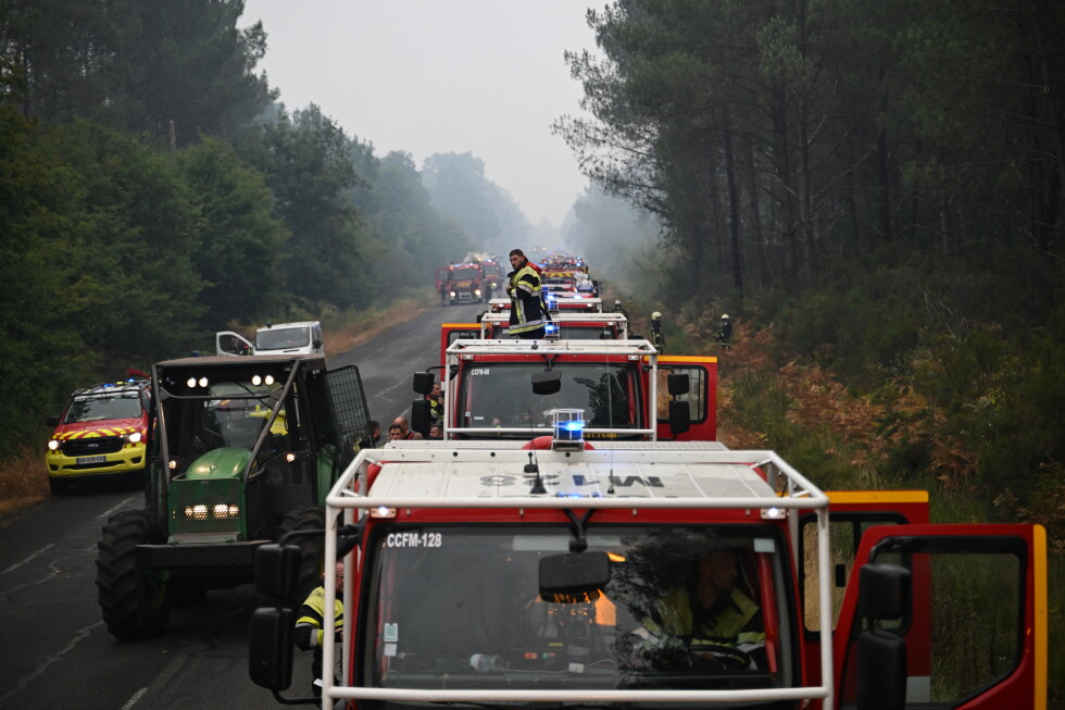 Massive wildfire prompts evacuation in the French city of Bordeaux