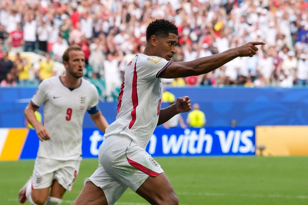 Bellingham scores 2 goals and England beats Norway 2-1 to reach World Cup semis