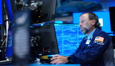 Rebounds for AI stocks lift US indexes