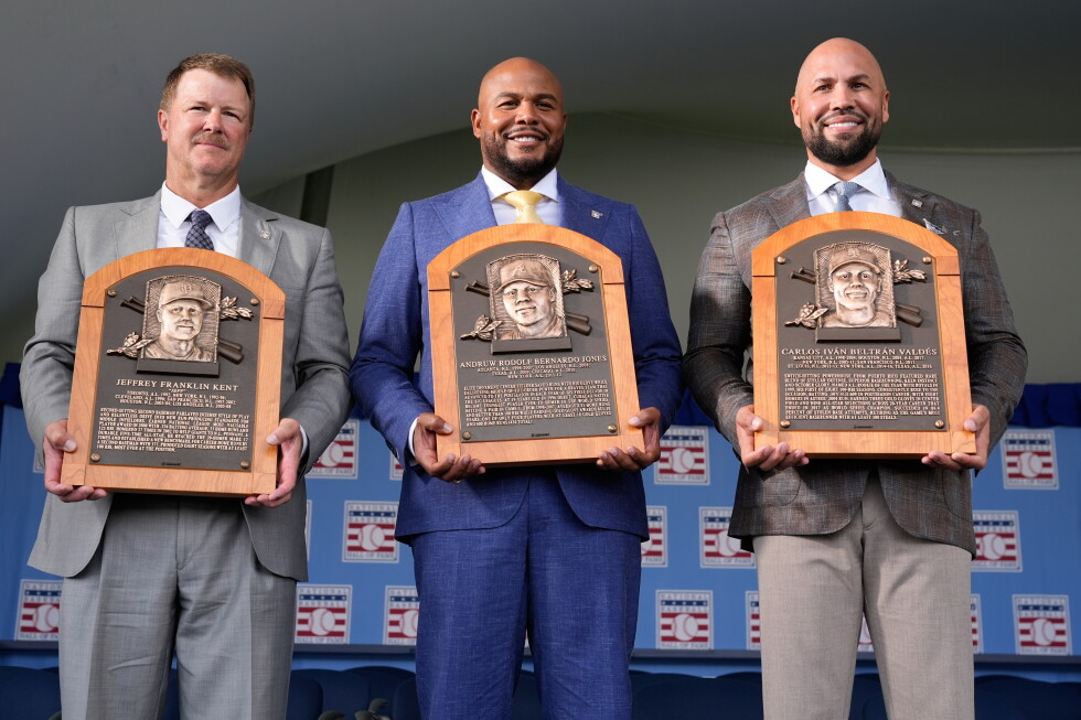 Beltrán, Jones and Kent pay tribute to home and family during Baseball Hall of Fame inductions
