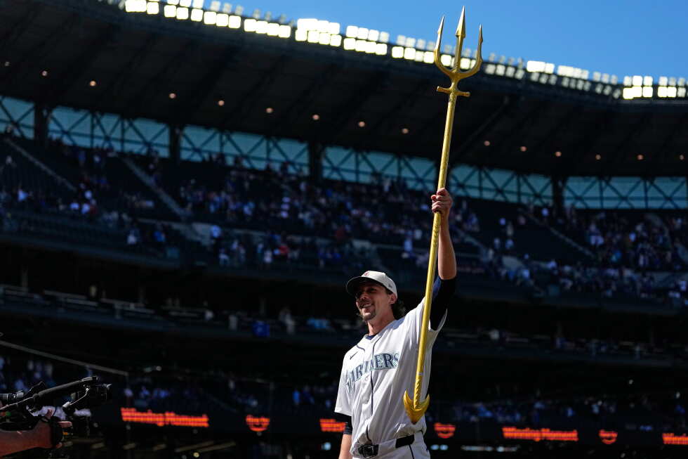 Mariners rout Blue Jays 11-0 as Logan Gilbert allows 1 hit over 7 1/3 innings