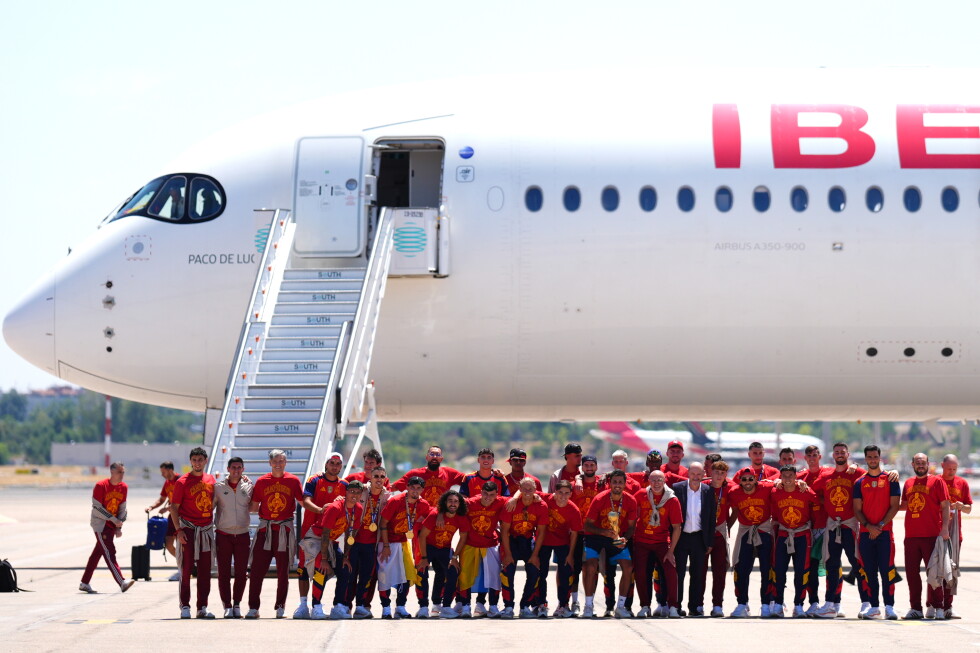 Spain's World Cup-winning players return home for parade and celebrations