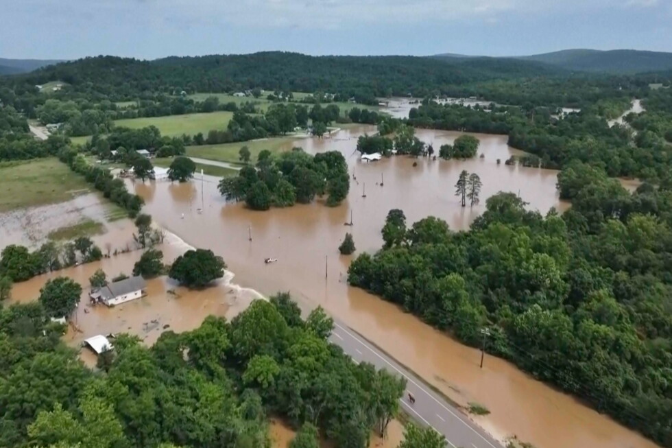 Missouri flooding leaves one dead, prompts hundreds of rescues by helicopter from summer camp