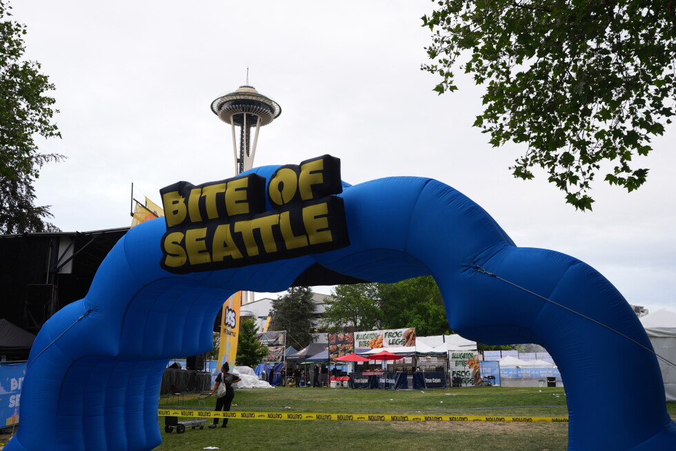 Two people die and 5 wounded in shooting at Seattle food festival