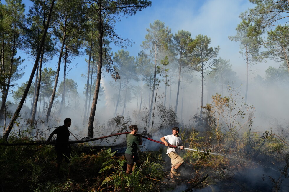 French authorities order 4,000 moe people evacuated from wildfire areas