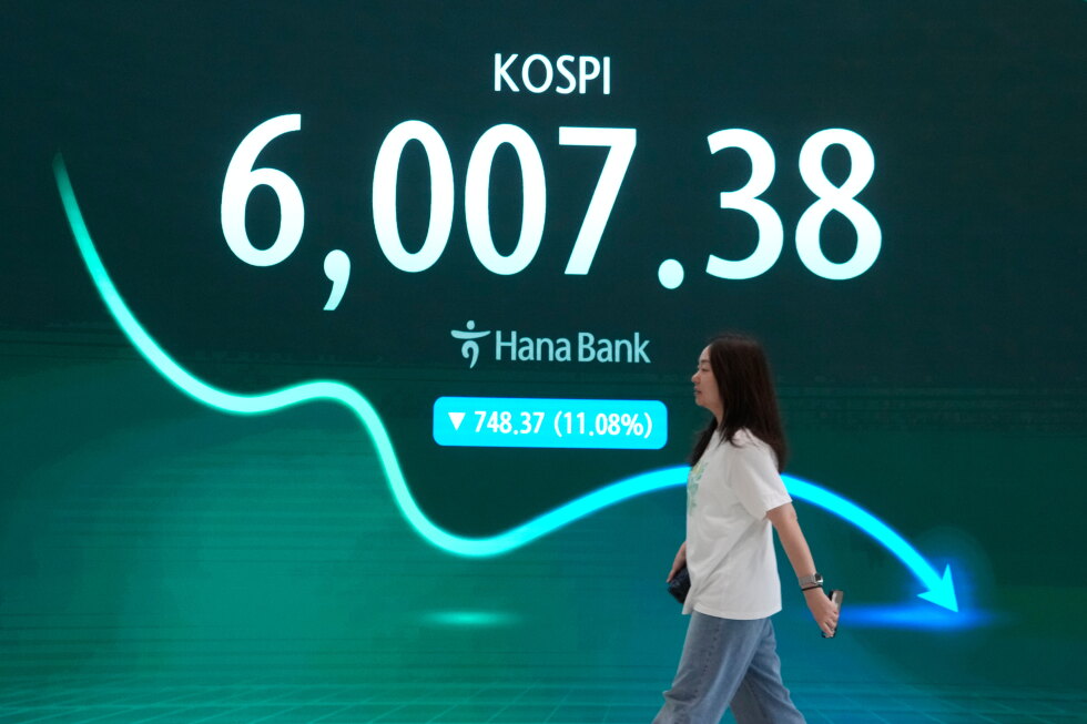 South Korea's Kospi share index falls 7%, as investors dump more AI-related stocks