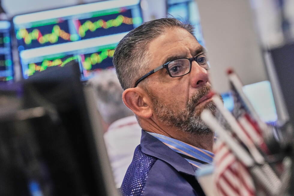 Slumping AI stocks drag down markets around the world