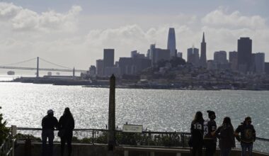 1 dead, 2 missing after boat carrying 19 capsizes in San Francisco Bay