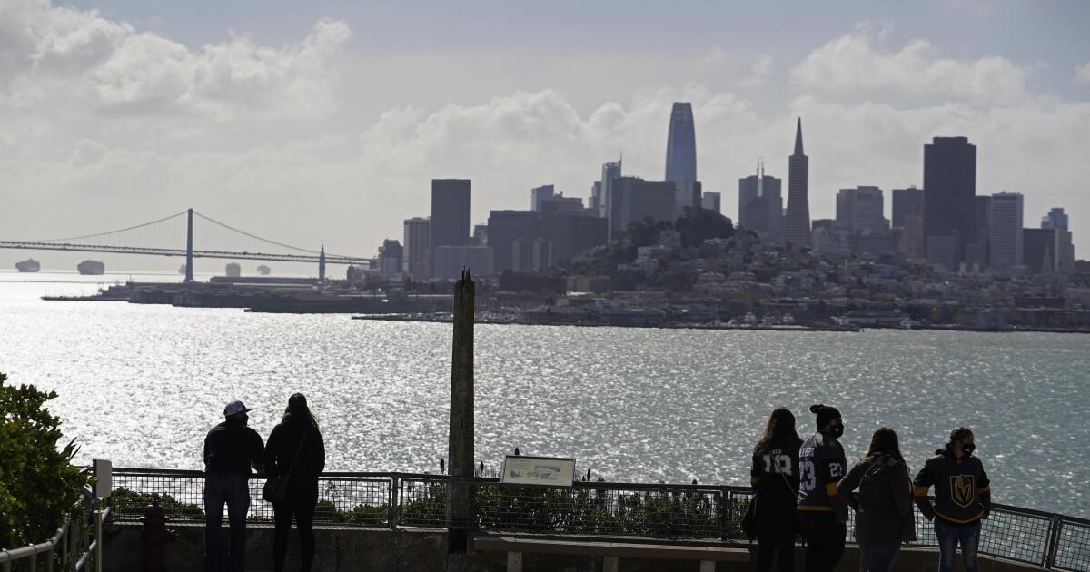 1 dead, 2 missing after boat carrying 19 capsizes in San Francisco Bay