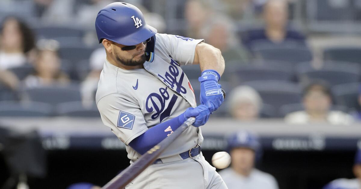 Eliezer Alfonzo delivers emotional first hit in Dodgers' loss