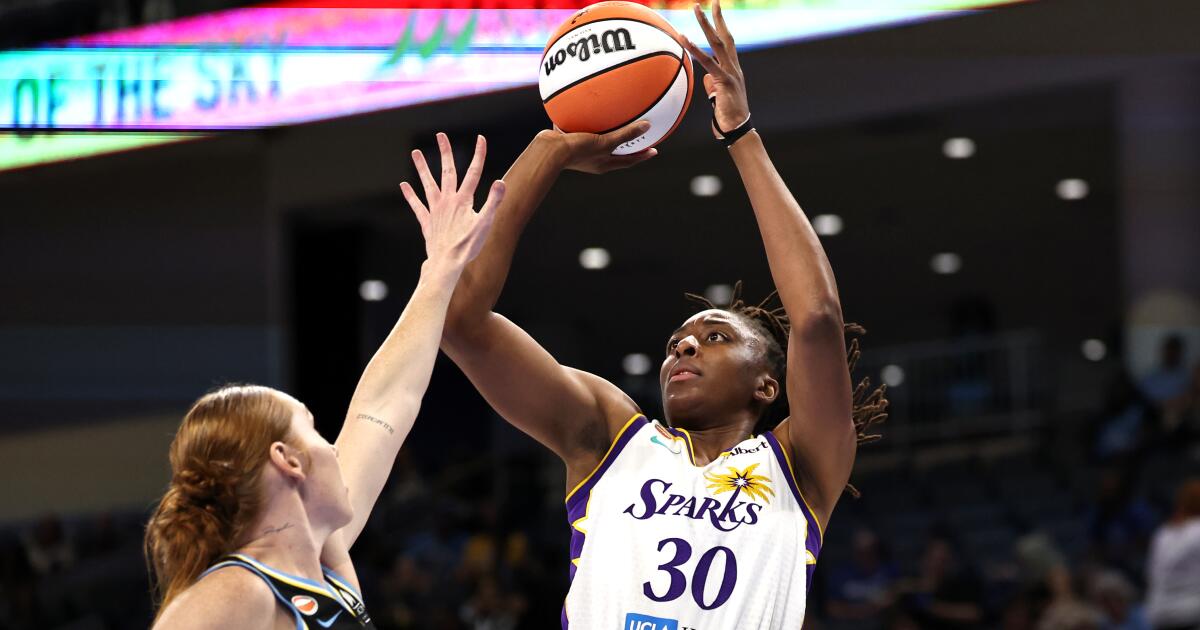 Nneka Ogwumike becomes Sparks' all-time scoring leader in loss