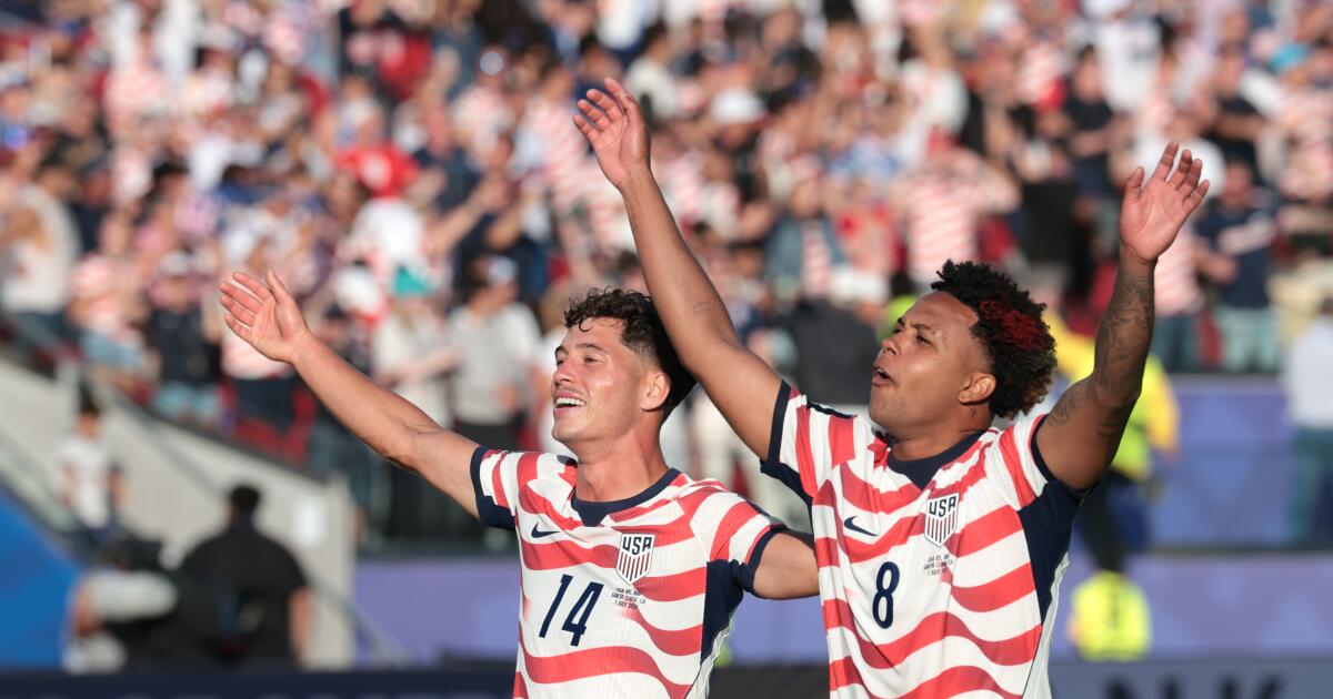 U.S. advances with thrilling win over Bosnia despite red card