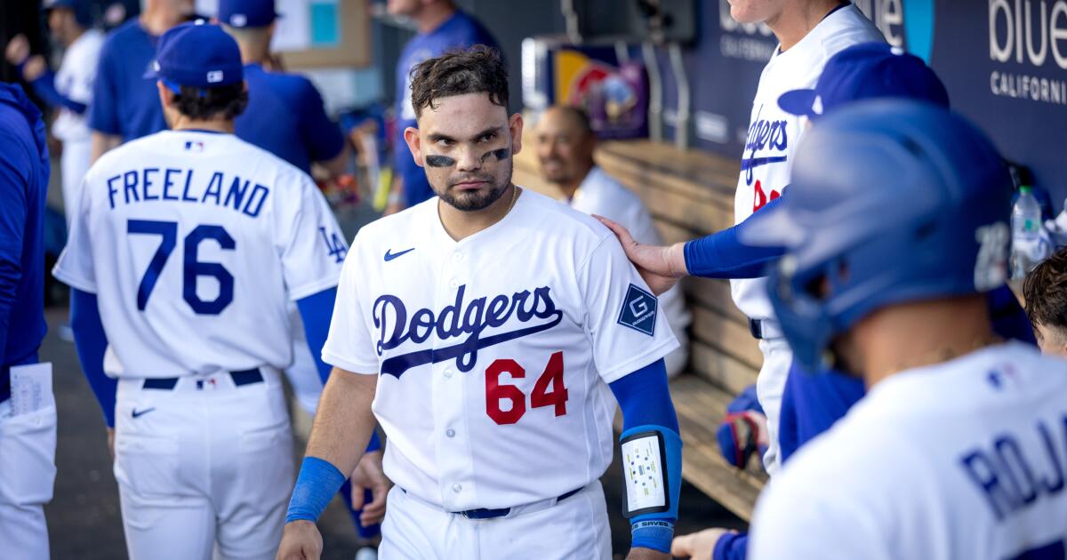 'I wish she was alive.' Eliezer Alfonzo has emotional day as Dodgers lose to Padres
