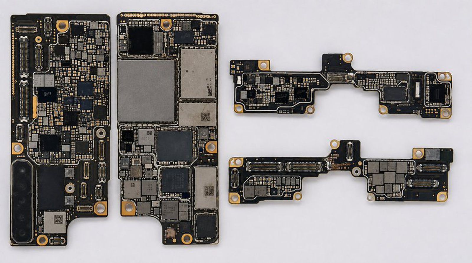 Alleged Foldable iPhone Motherboard Photos Surface Online