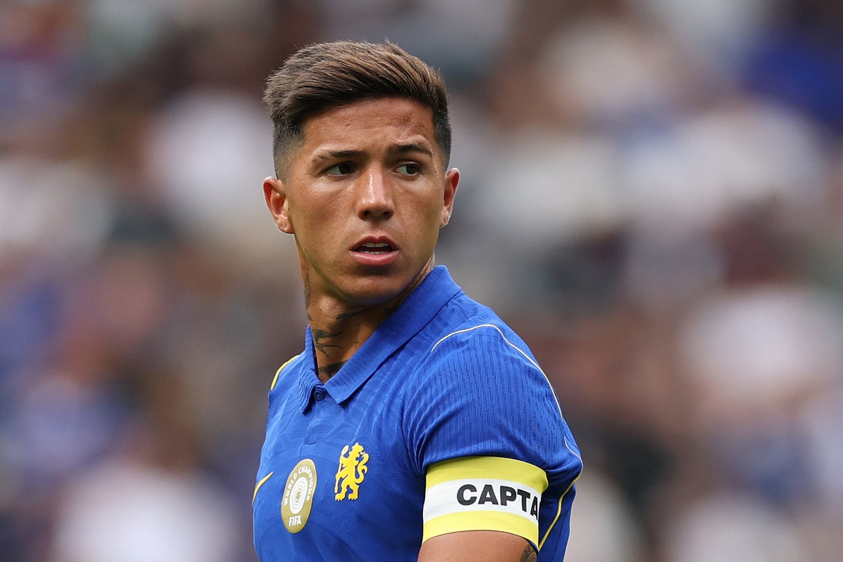 Transfer news LIVE: Chelsea set new Enzo price, Liverpool reach deal for PSG winger, Man Utd respond to Fernandes approach, Arsenal’s Barcola boost