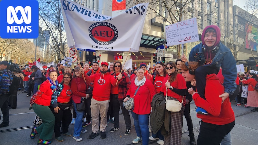 Victorian education union members vote in favour of new pay deal after months-long dispute