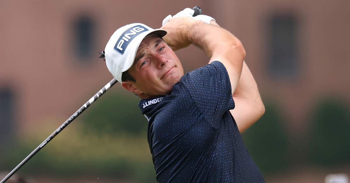 Viktor Hovland surges to one-shot lead at TOUR Championship with cast of challengers lined up behind him