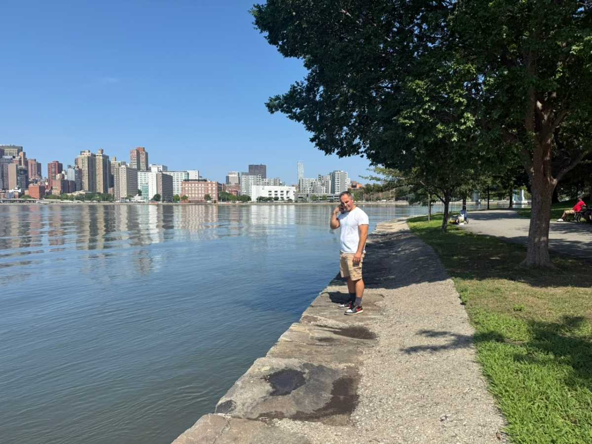 Quick-thinking steakhouse owner rushes to save woman in distress in East River