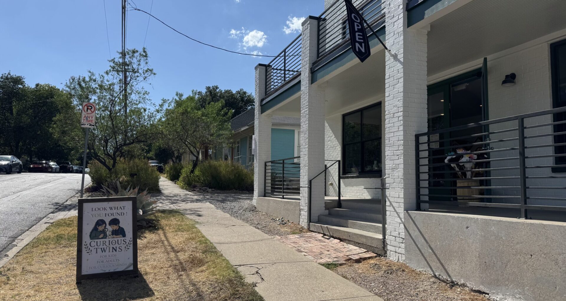 Curious Twins to host grand opening this weekend