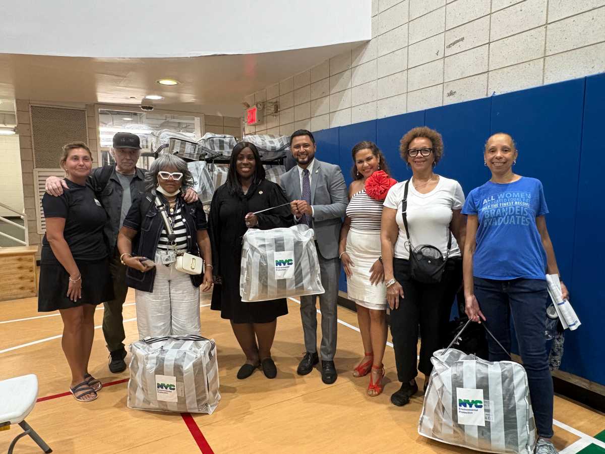 City officials help Bronx homeowners prepare for increasingly severe storms – Bronx Times
