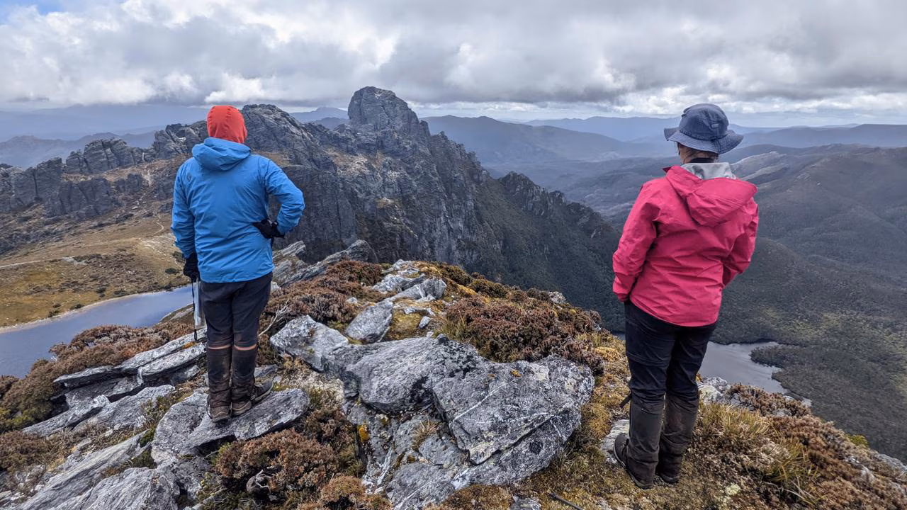 Tasmania Coroner finds bushwalker fell 100m from notorious Federation Peak
