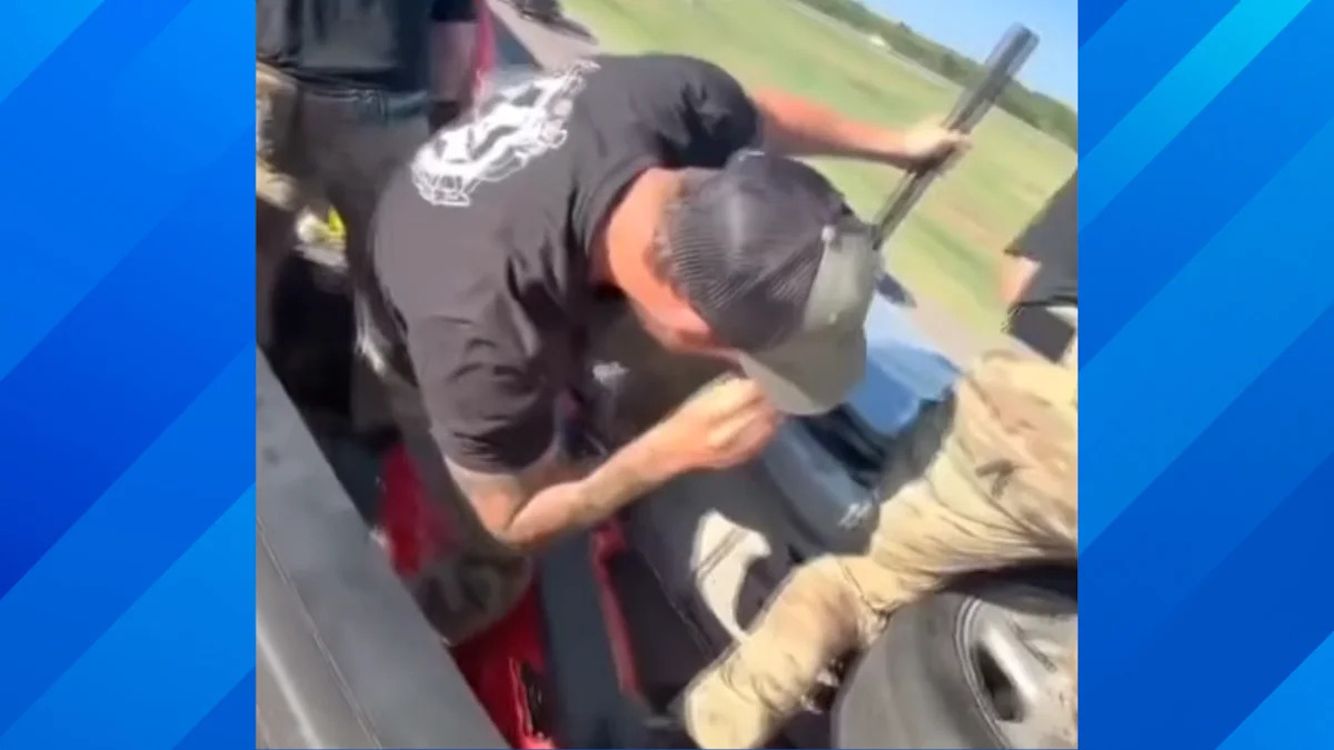 Off-Duty First Responders Use Truck Tools to Free Driver Pinned in Fort Worth Crash
