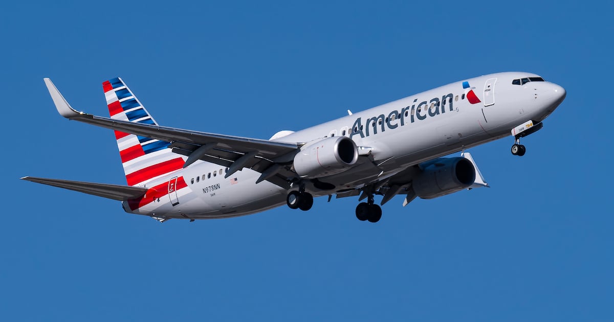 Smoke reported from passenger device on flight from Atlanta to Dallas – WSB-TV Channel 2