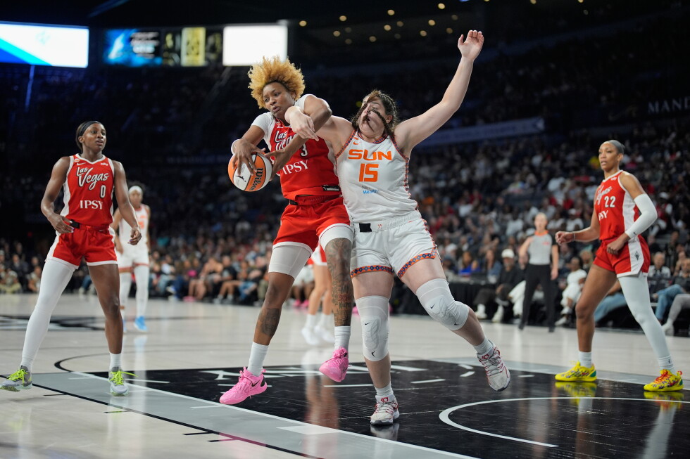 Las Vegas Aces' NaLyssa Smith out for season with leg injury