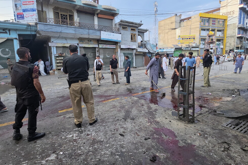 Suicide bombing kills 14 at antimilitant rally in Pakistan, officials say