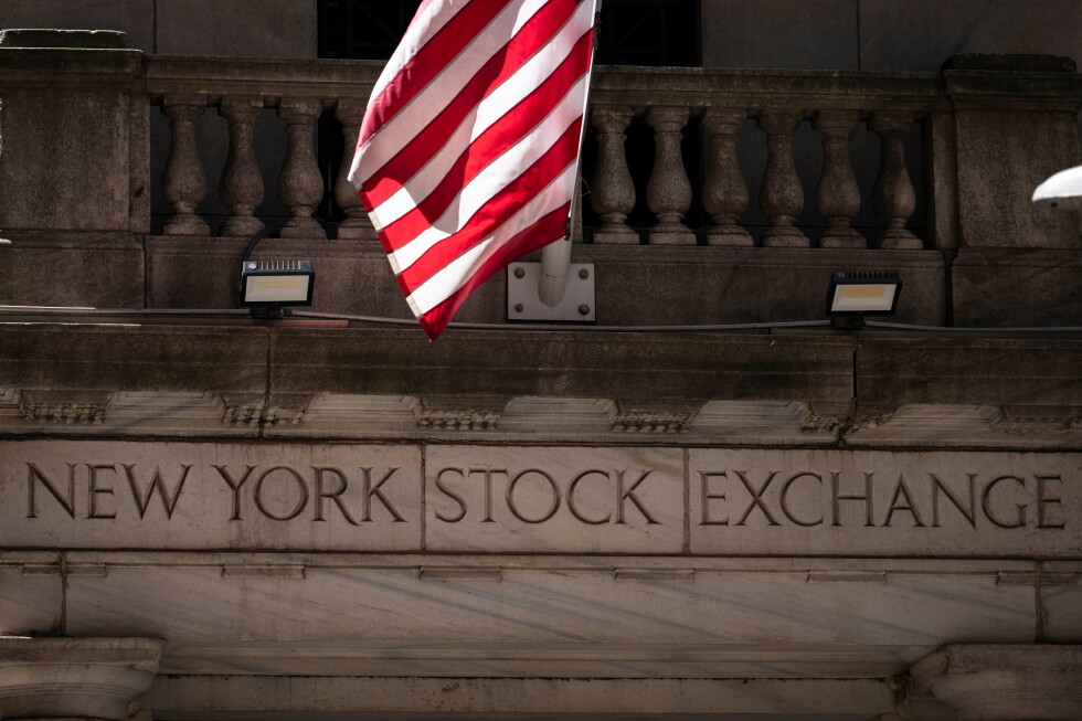 Sinking AI stocks pull Wall Street further from its record