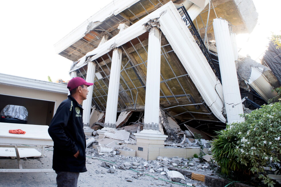 Thousands in Indonesia await aid after quake kills 68