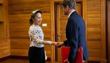 Aung San Suu Kyi meets Red Cross in rare Myanmar contact