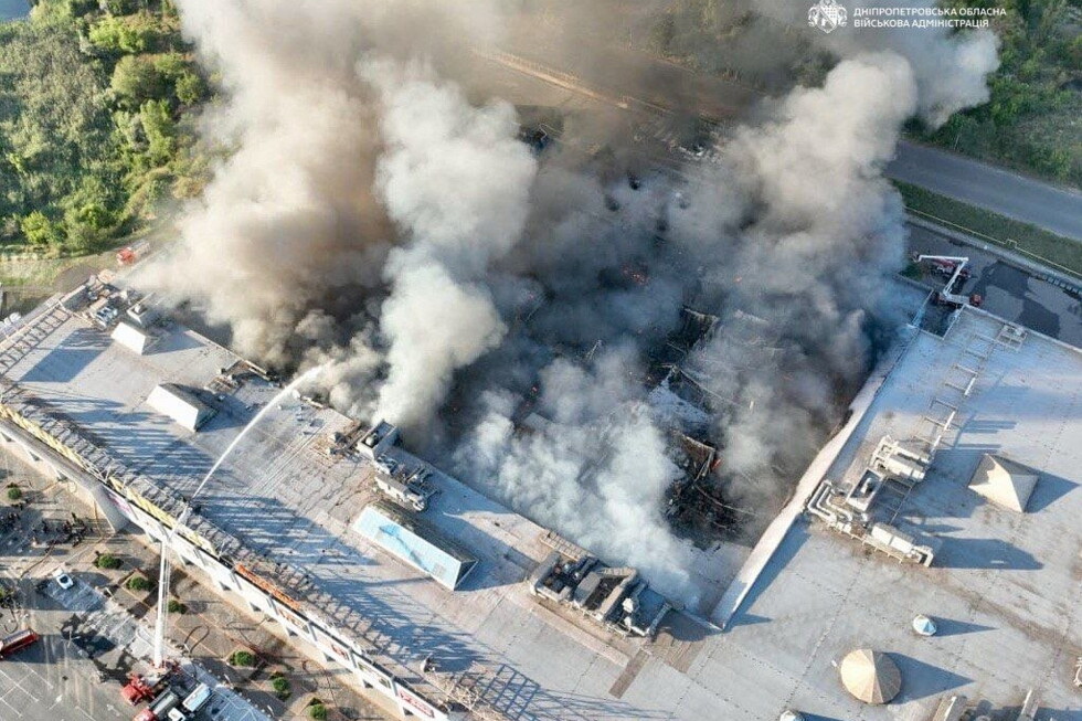 Russian and Ukrainian attacks kill 10 people, a day after shopping mall drone strike