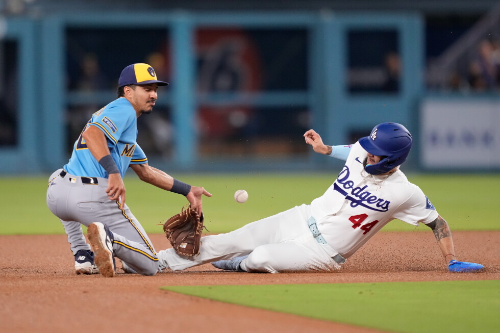 Dodgers' Andy Pages exits game after being hit by pitch against Pirates
