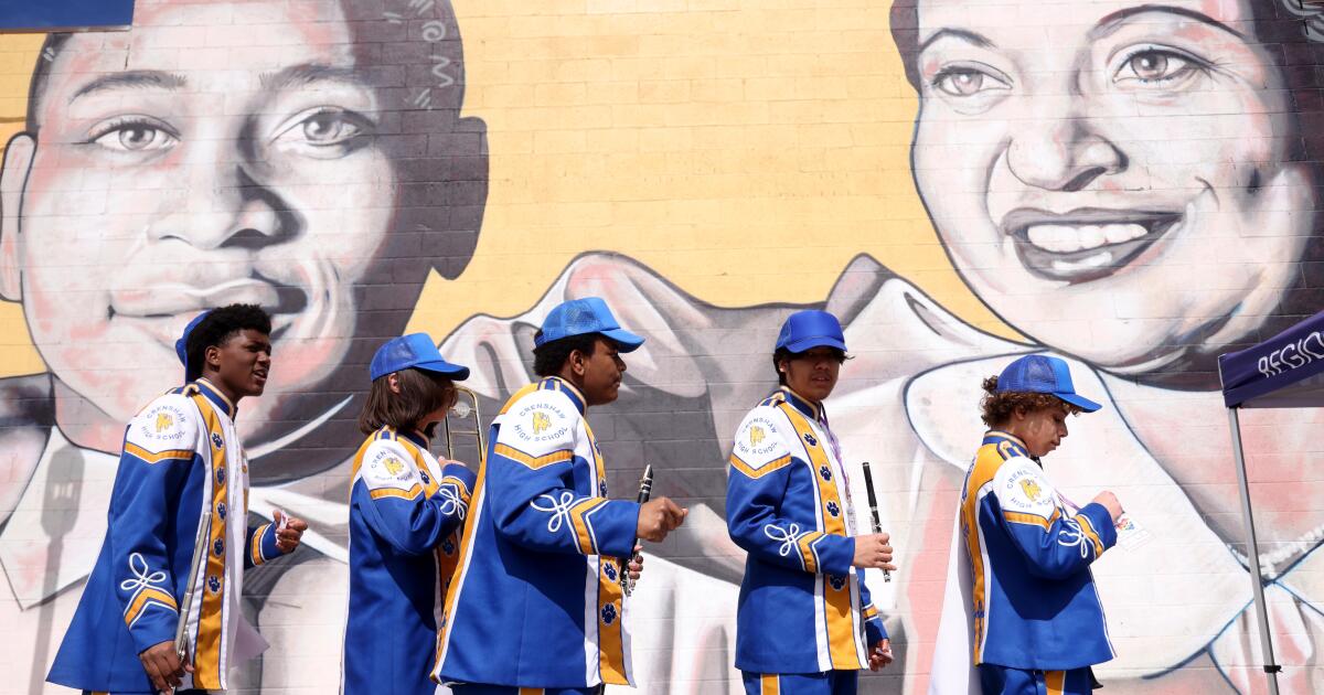 Destination Crenshaw delayed: South L.A. neighbors air grievances