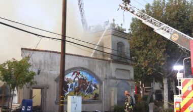 Massive fire destroys Santa Clarita business, threatens neighboring buildings