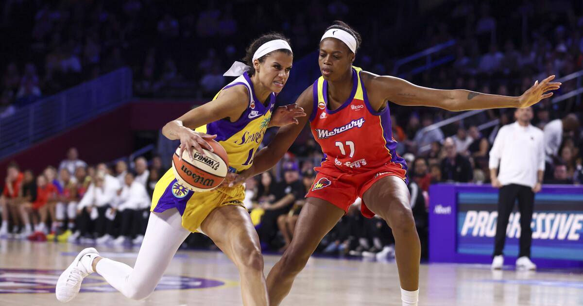 Sparks struggle with Mercury's zone defense during loss